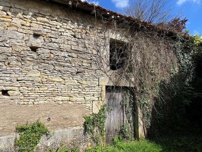 Maison à CHAMPAGNE-MOUTON