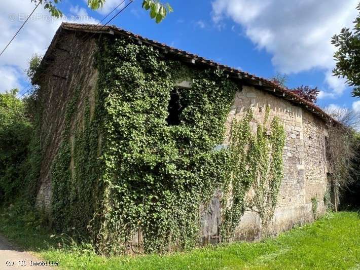 Maison à CHAMPAGNE-MOUTON