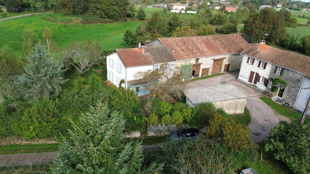 Maison à SAINT-SAUD-LACOUSSIERE