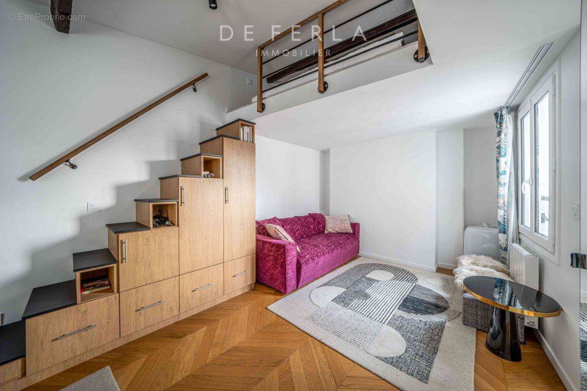 Appartement à PARIS-1E