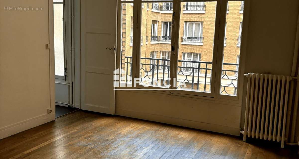 Appartement à PARIS-16E