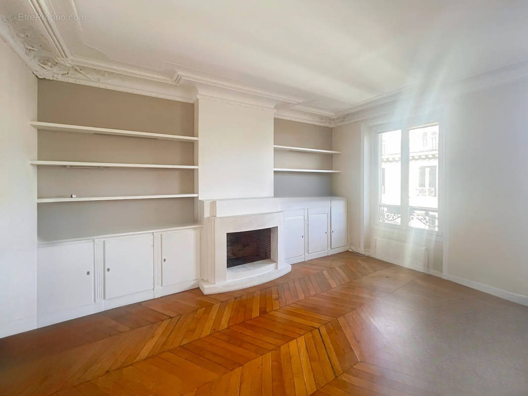 Appartement à PARIS-2E