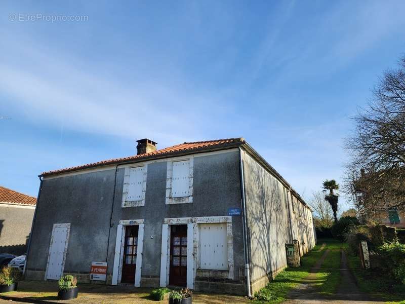 Maison à SAINT-JUIRE-CHAMPGILLON