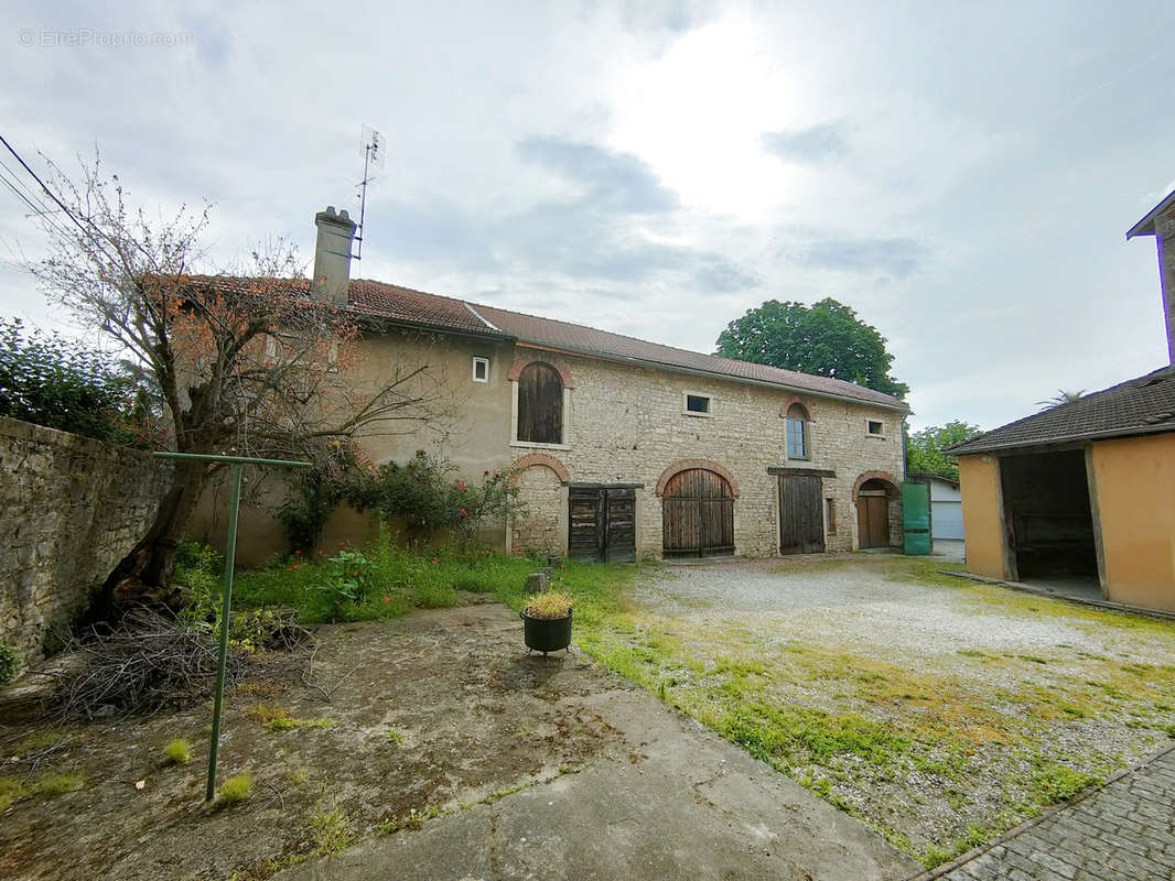 Maison à AMBERIEUX