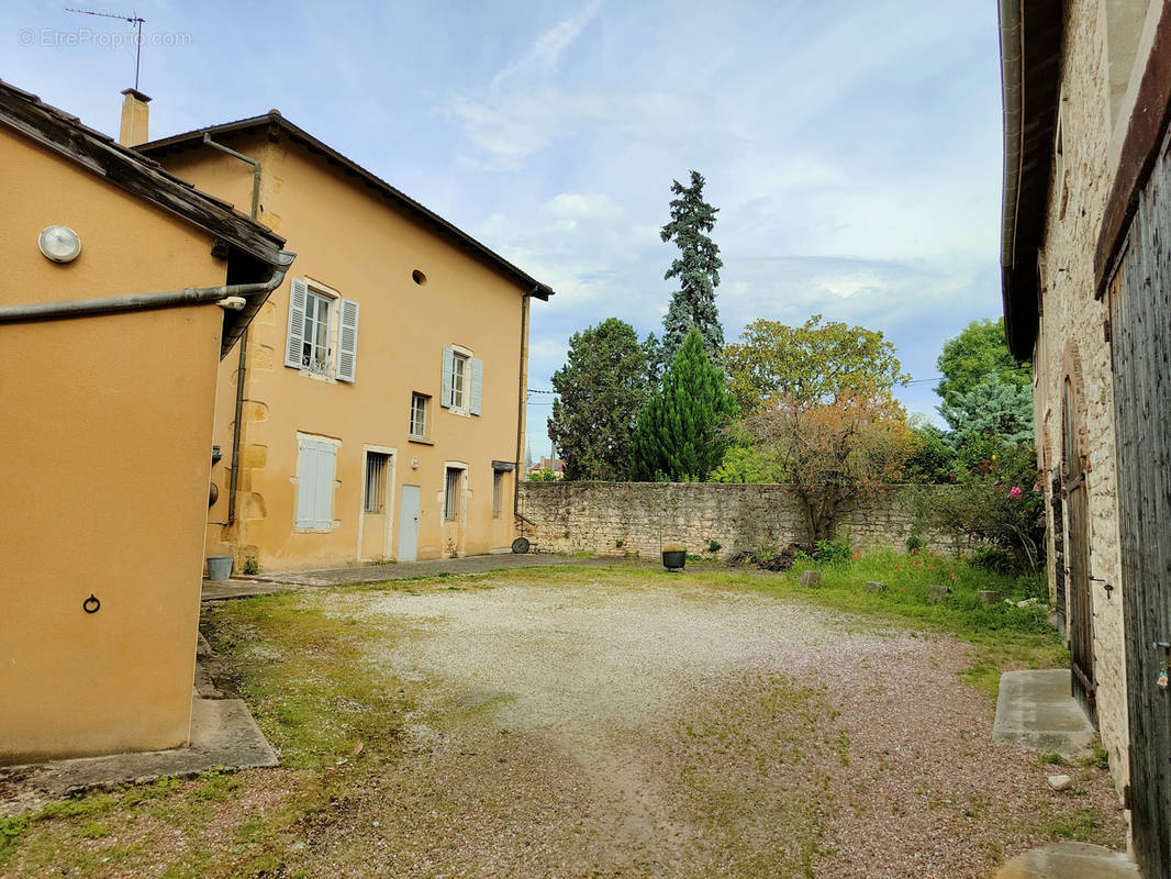 Maison à AMBERIEUX