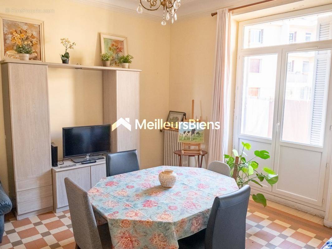 Appartement à MARSEILLE-4E