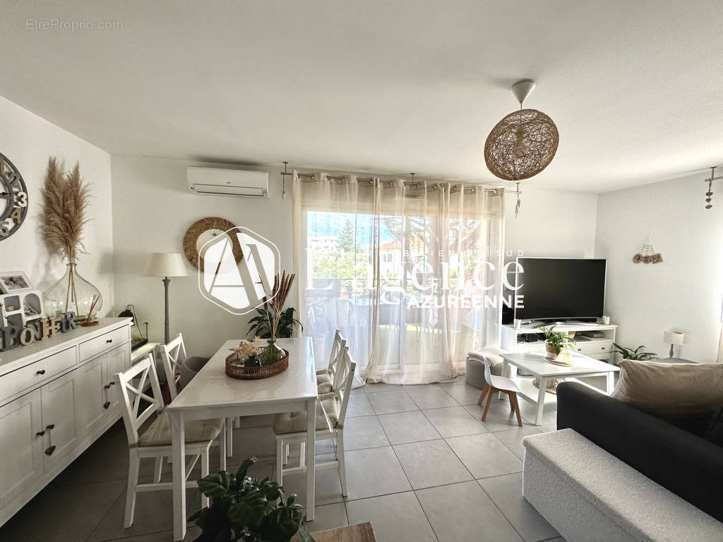 Appartement à SAINT-LAURENT-DU-VAR