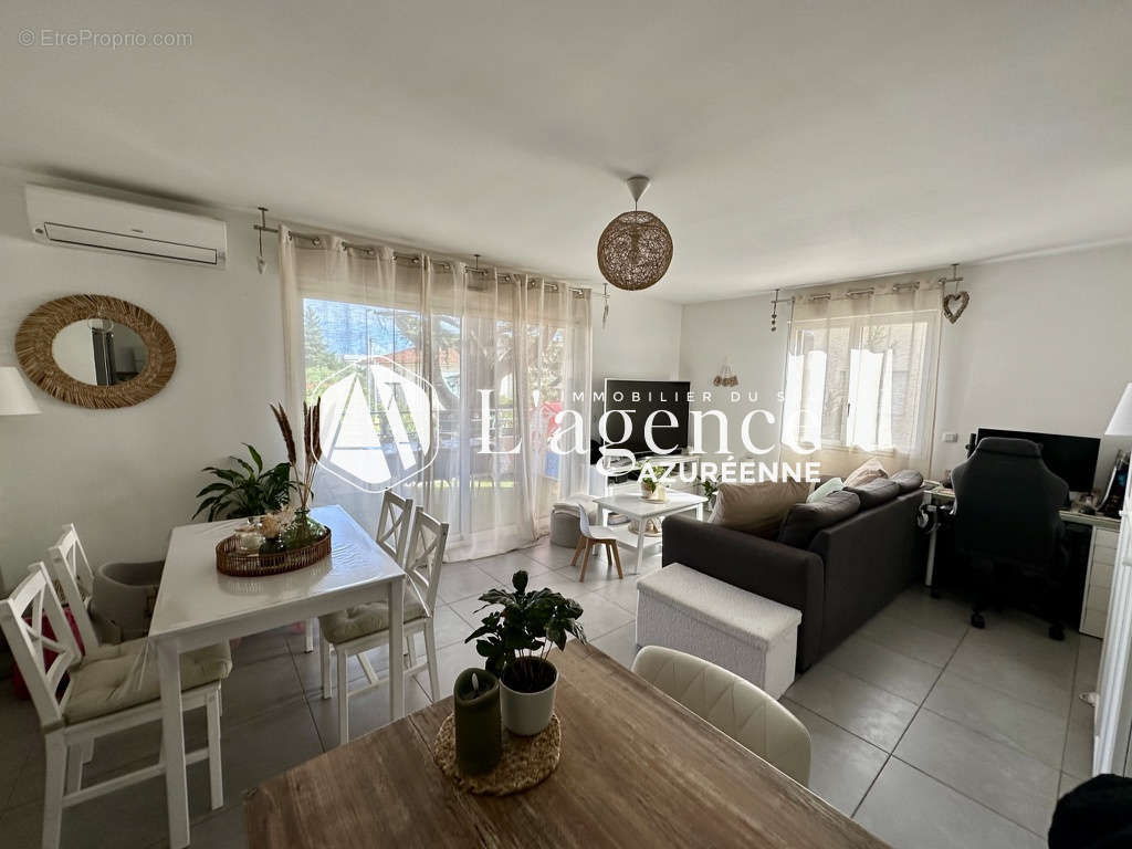 Appartement à SAINT-LAURENT-DU-VAR