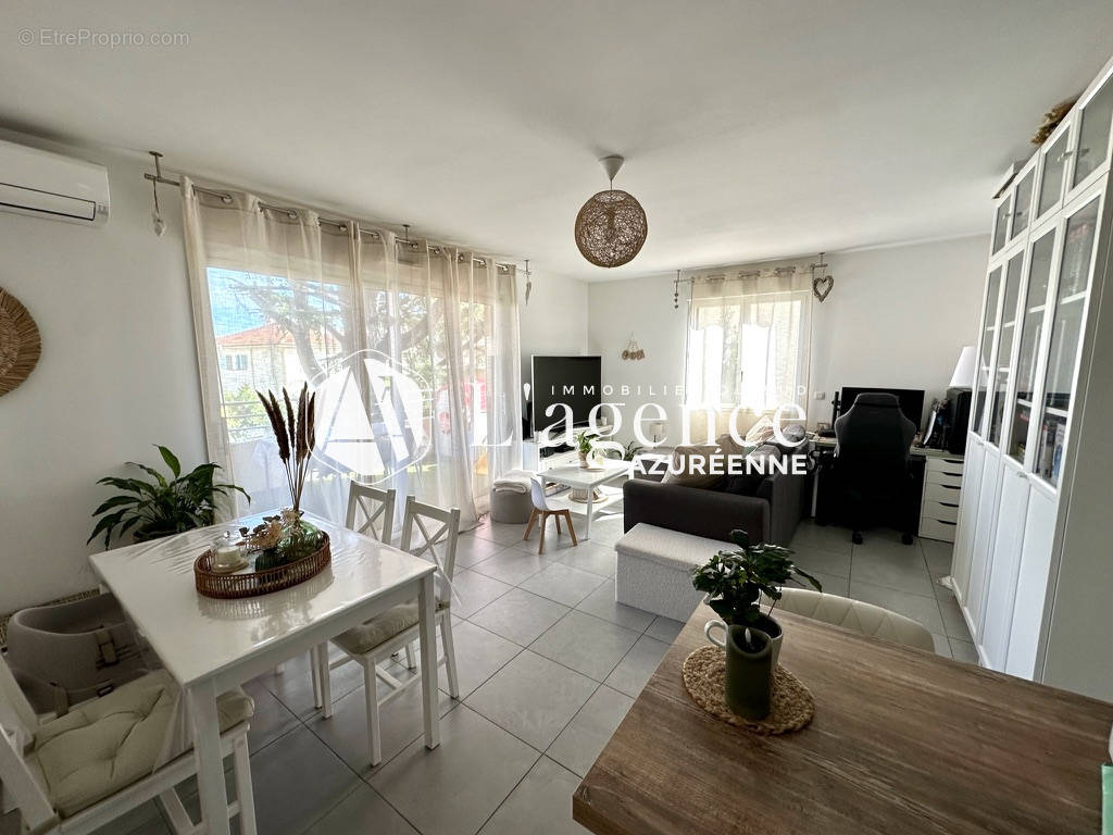 Appartement à SAINT-LAURENT-DU-VAR