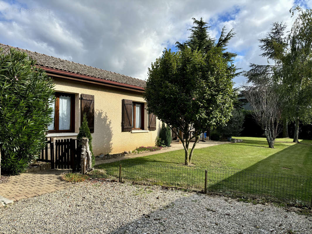 Maison à CAILLOUX-SUR-FONTAINES