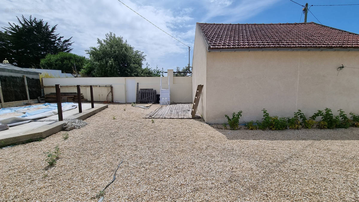 Parking à SAINT-HILAIRE-DE-RIEZ