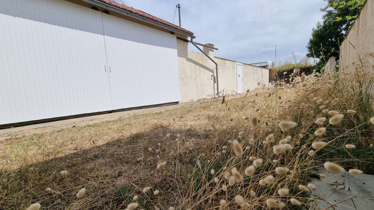 Parking à SAINT-HILAIRE-DE-RIEZ