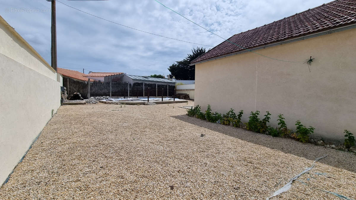 Parking à SAINT-HILAIRE-DE-RIEZ