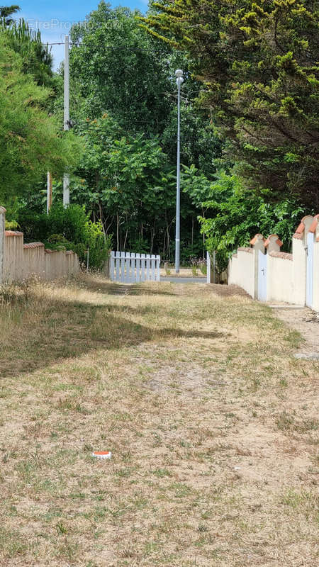 Parking à SAINT-HILAIRE-DE-RIEZ