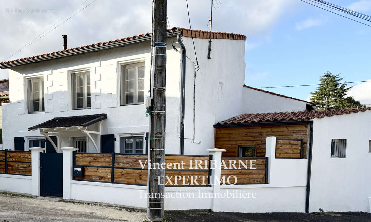 Maison à SAINTES