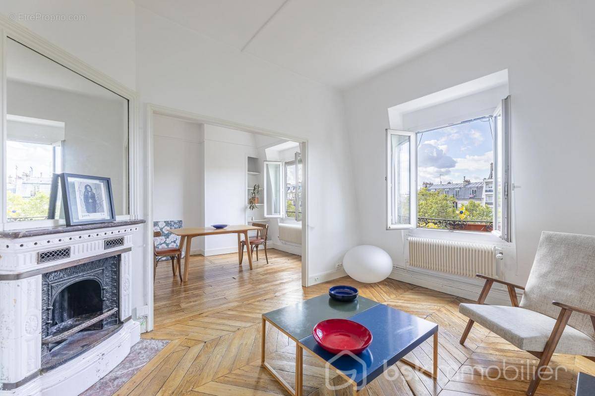 Appartement à PARIS-10E