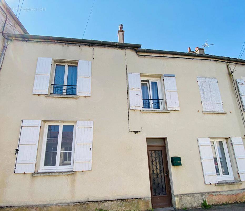 Appartement à JOUY-LE-CHATEL