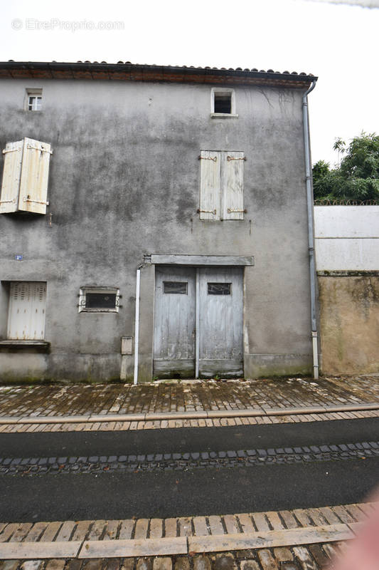 Parking à MONTBRON