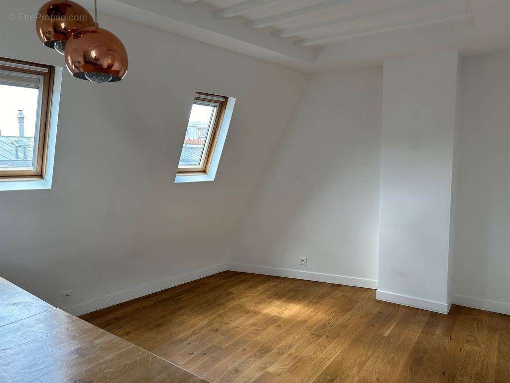 Appartement à PARIS-10E