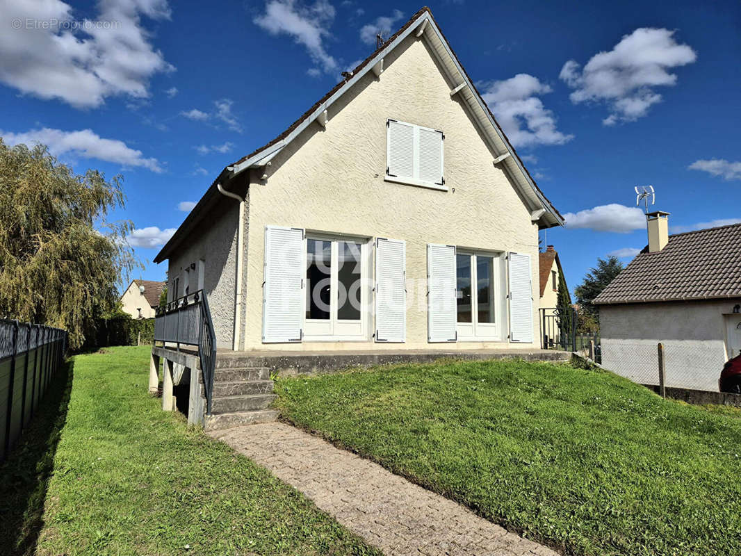 Maison à SAINT-JEAN-DE-LA-RUELLE