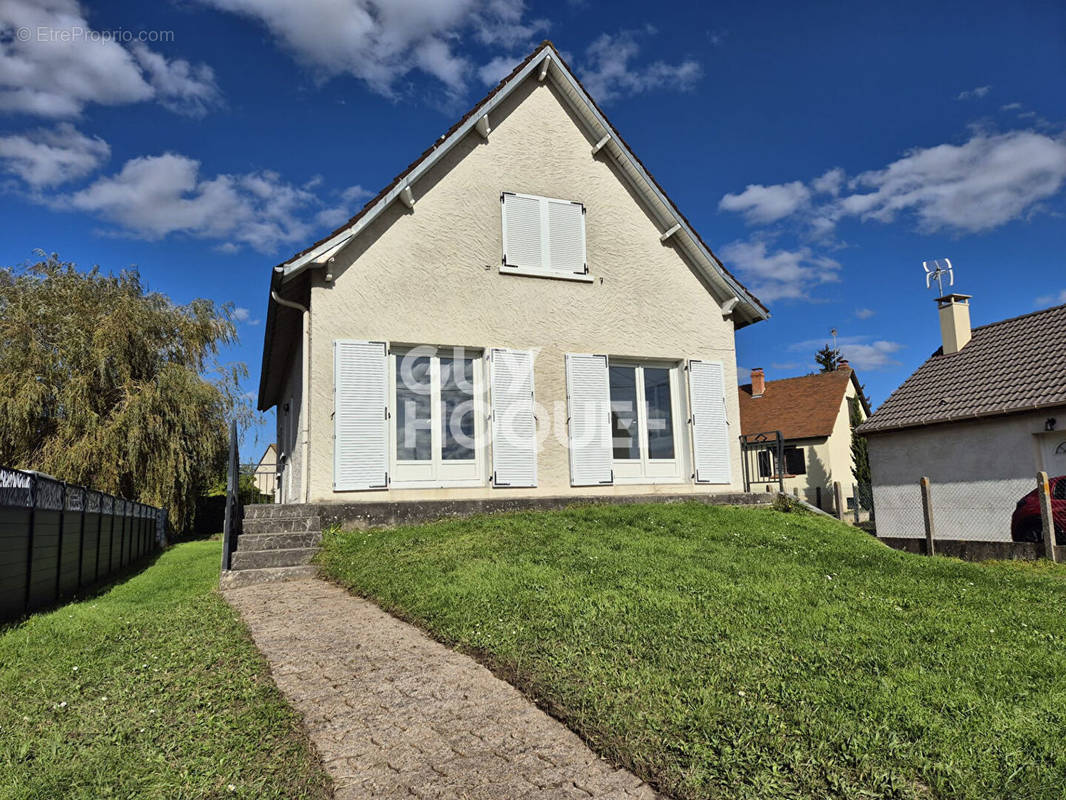 Maison à SAINT-JEAN-DE-LA-RUELLE