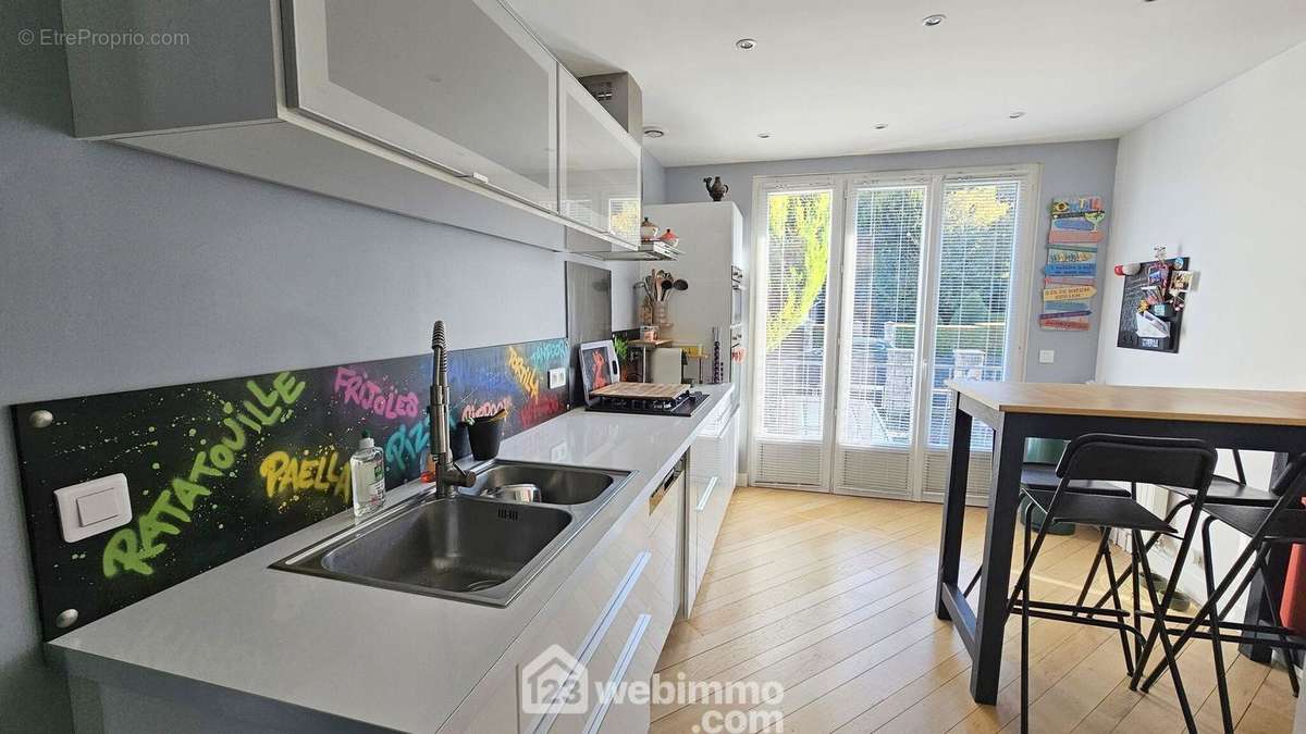 Une cuisine de 12 m² très fonctionnelle. - Maison à MALESHERBES