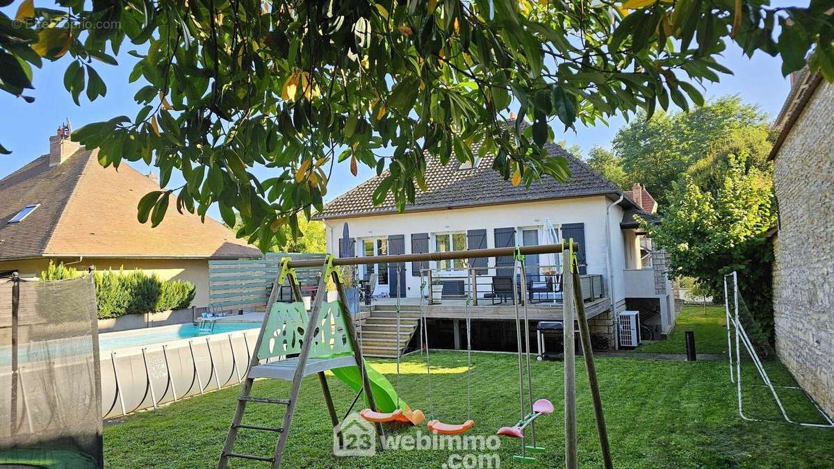 Venez visiter cette belle maison totalement rénovée de 125 m². - Maison à MALESHERBES