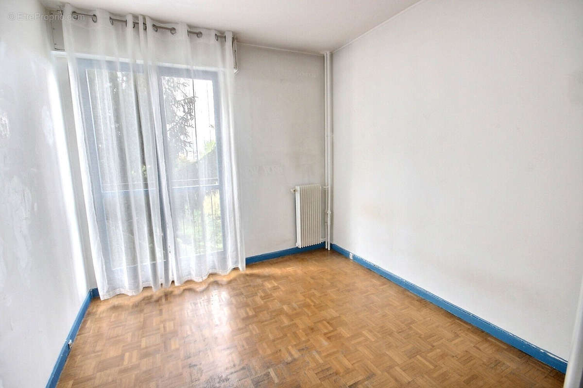 Appartement à FRESNES