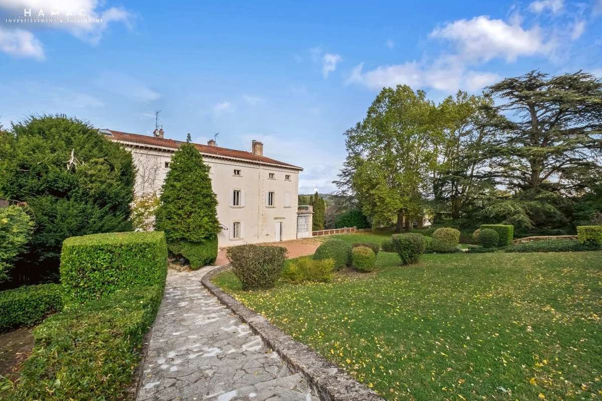 Appartement à COLLONGES-AU-MONT-D&#039;OR