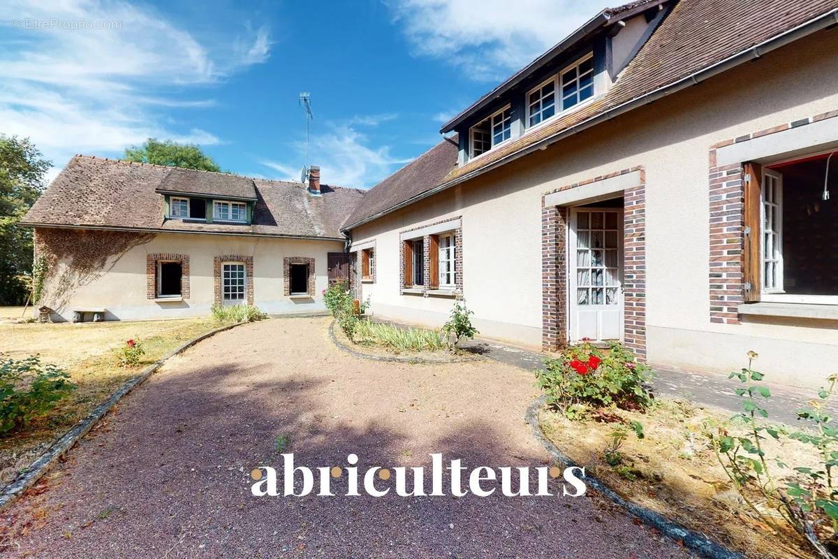 Maison à VER-LES-CHARTRES