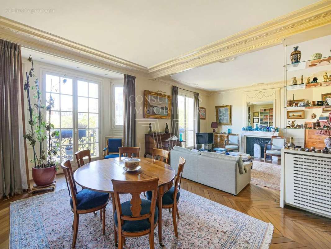 Appartement à PARIS-7E