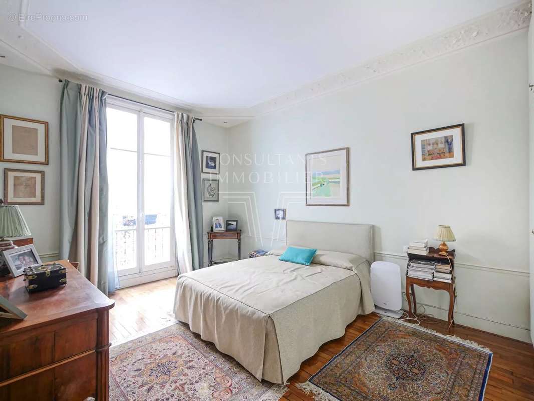 Appartement à PARIS-7E