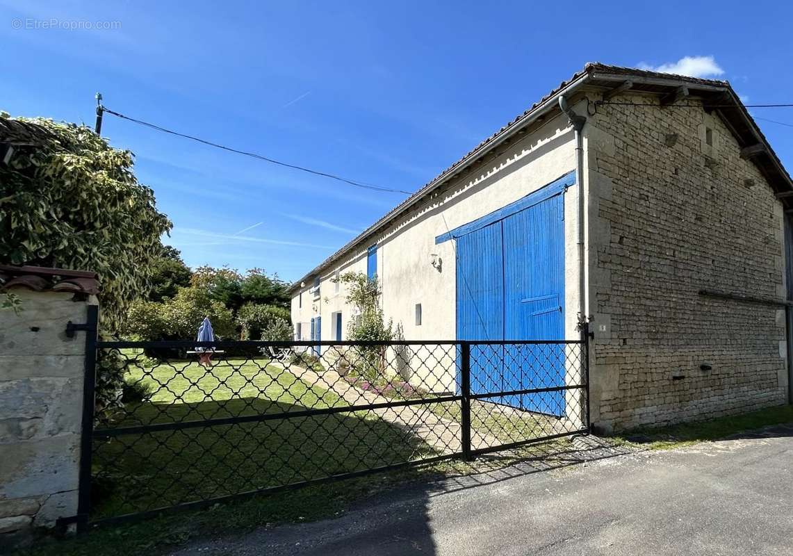 Maison à AUBIGNE