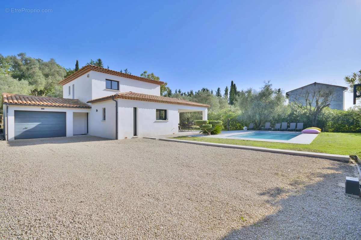 Maison à VALBONNE