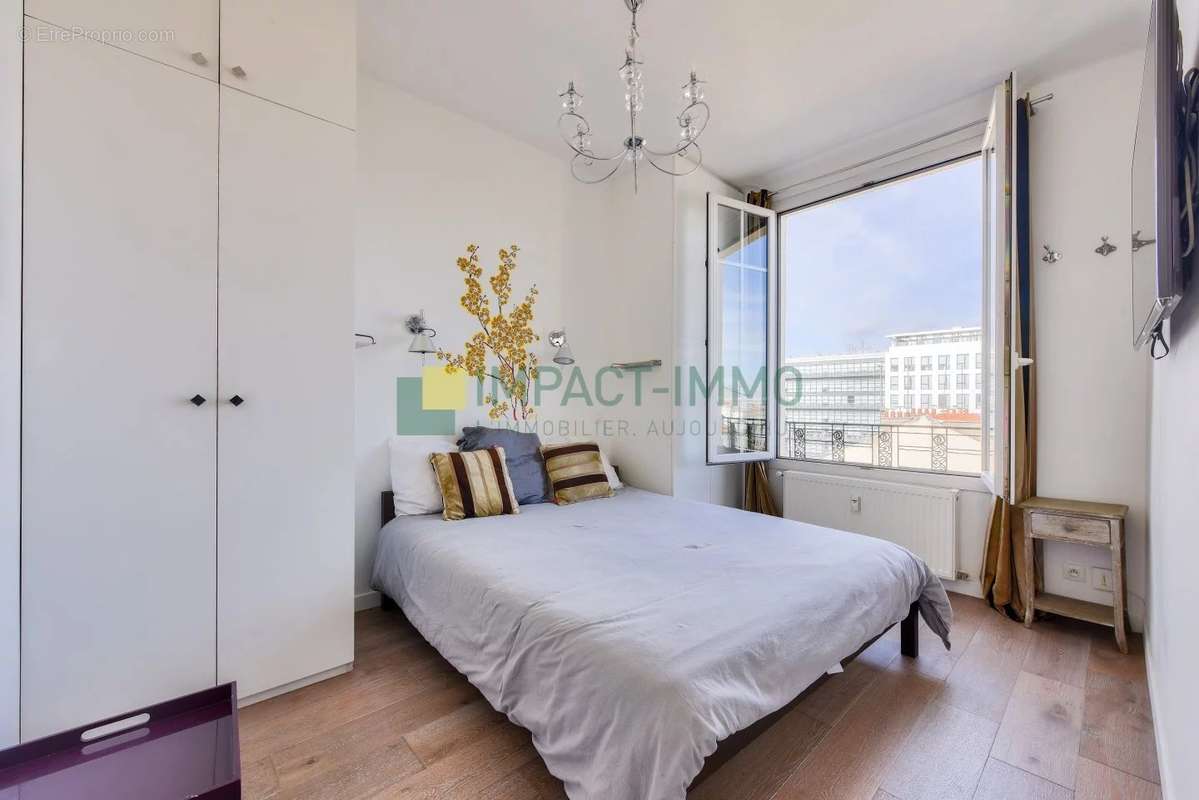 Appartement à COURBEVOIE