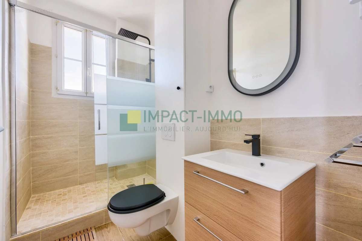 Appartement à COURBEVOIE