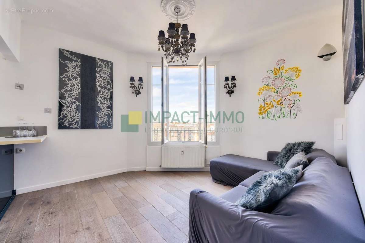 Appartement à COURBEVOIE