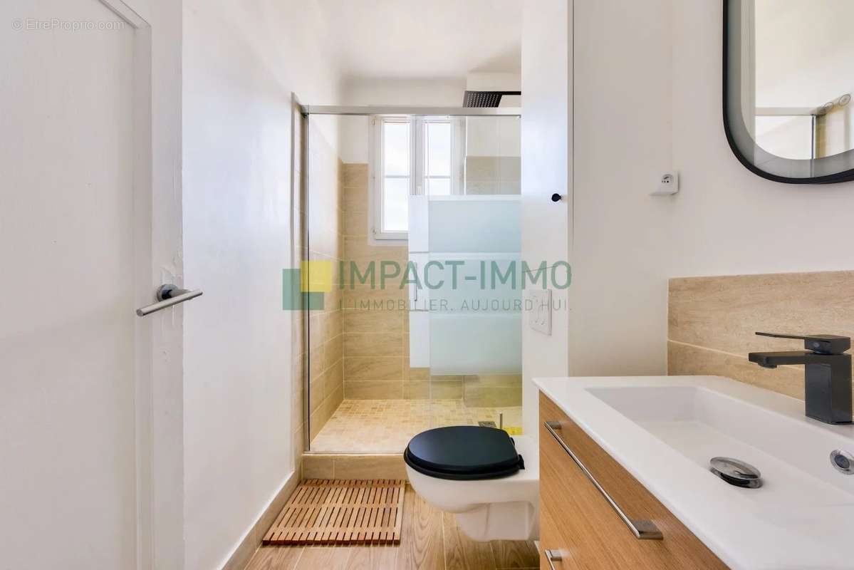 Appartement à COURBEVOIE