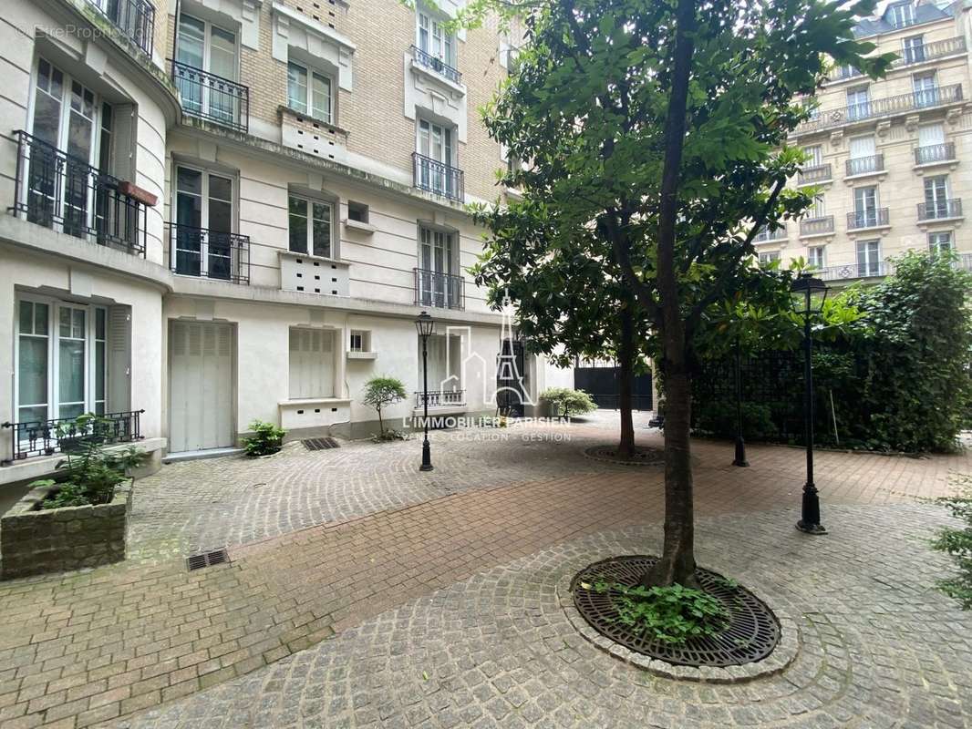 Appartement à PARIS-18E