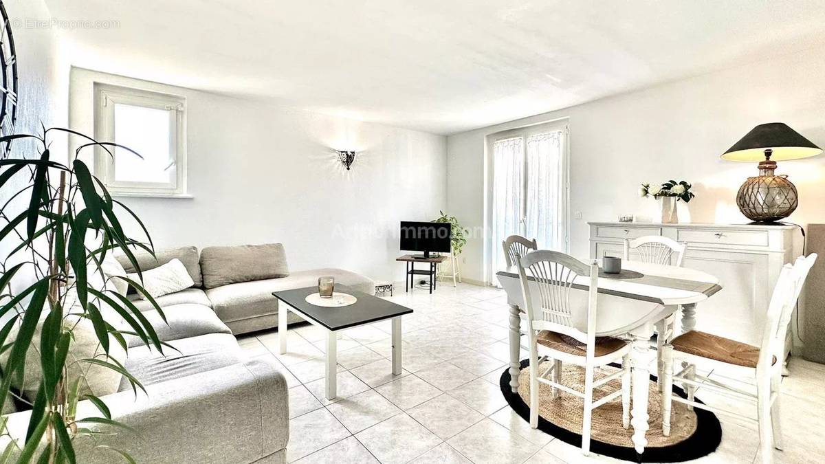 Appartement à VILLENEUVE-LOUBET