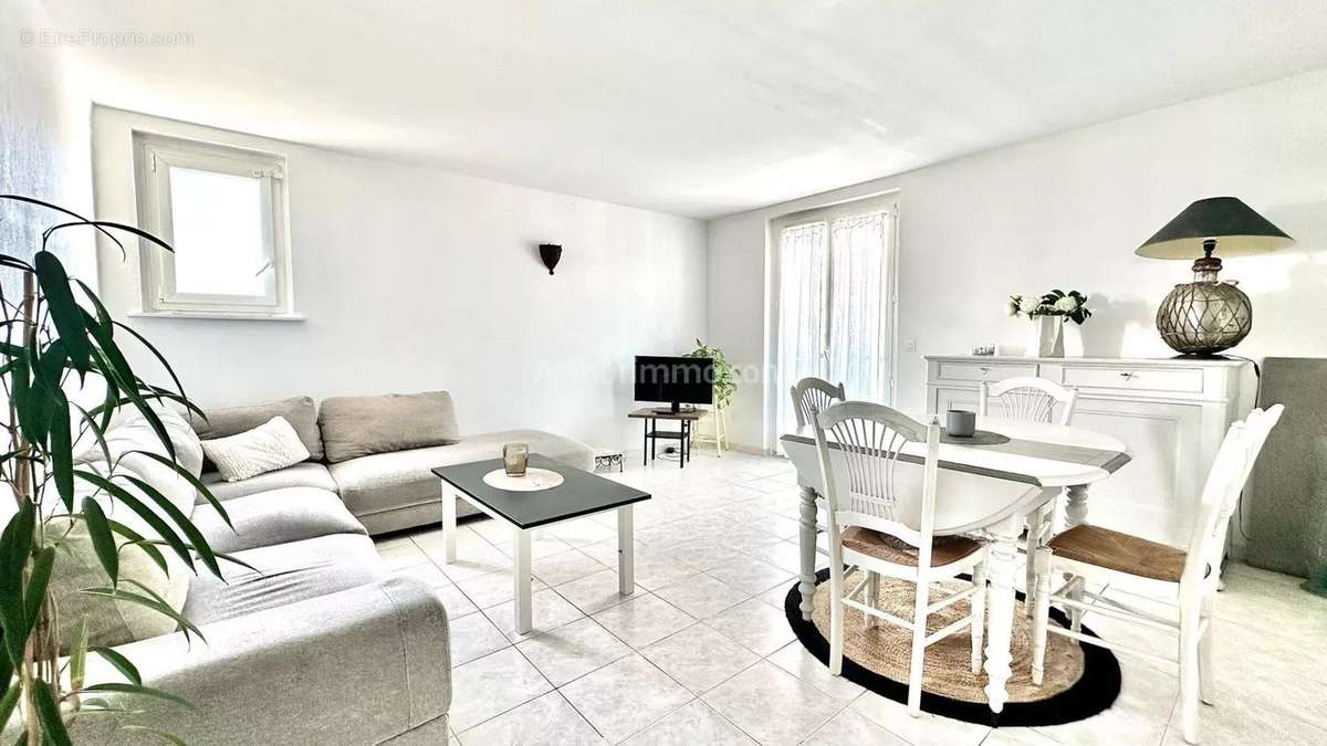 Appartement à VILLENEUVE-LOUBET