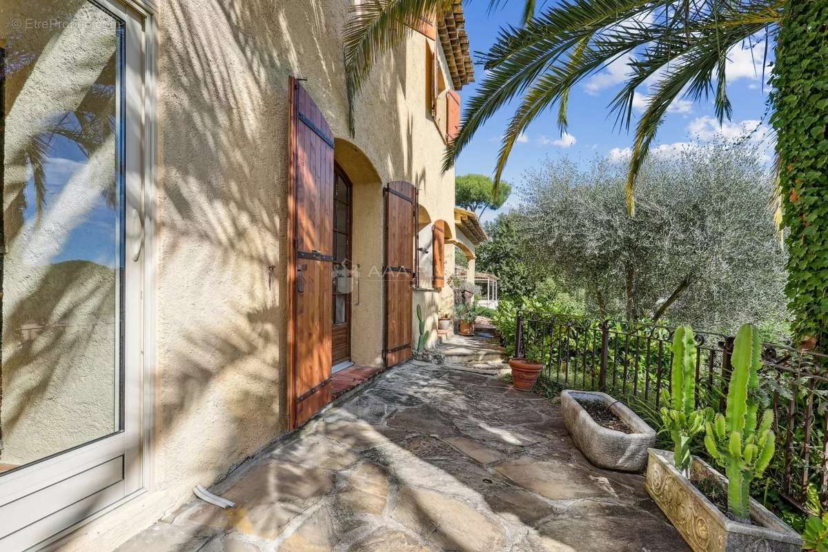 Maison à MOUGINS