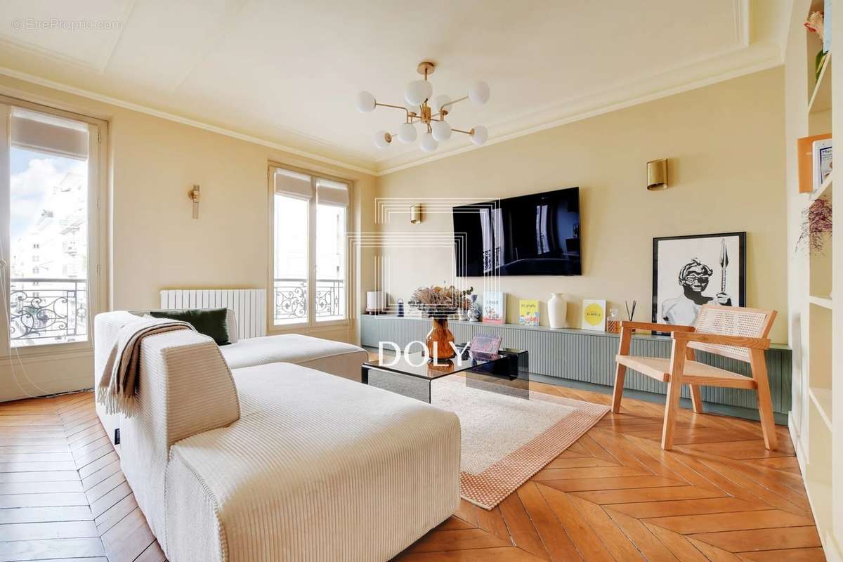 Appartement à PARIS-11E