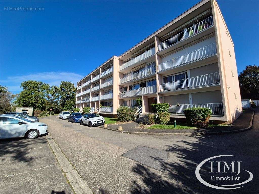 Appartement à SAINTRY-SUR-SEINE