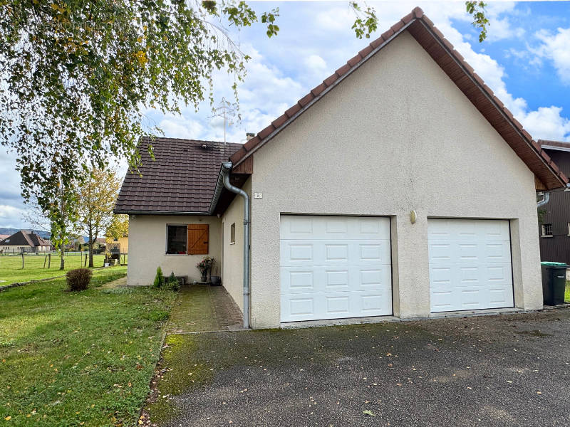 Maison à DOUBS