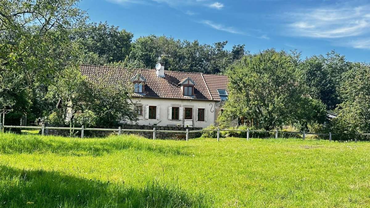 Maison à LA ROCHE-EN-BRENIL