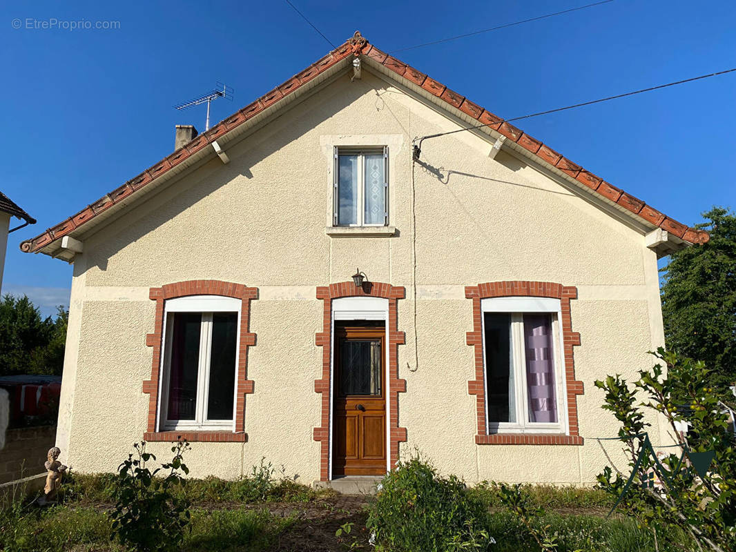 Maison à SAINT-AMAND-MONTROND