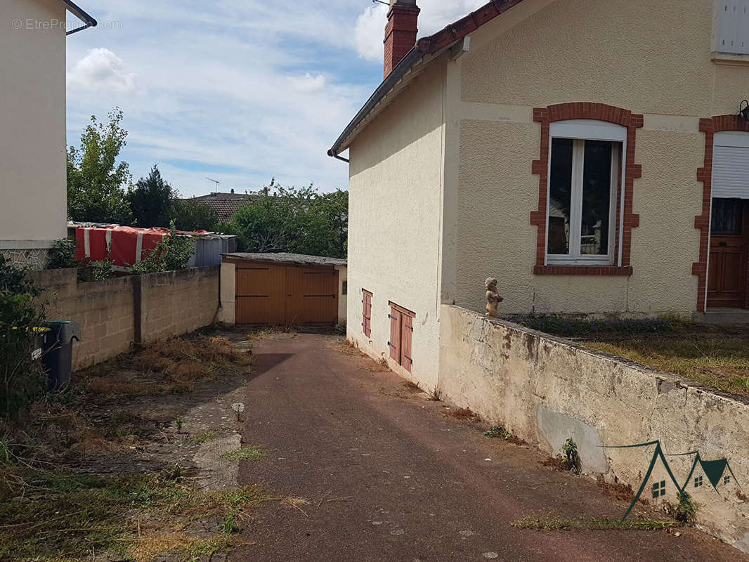 Maison à SAINT-AMAND-MONTROND