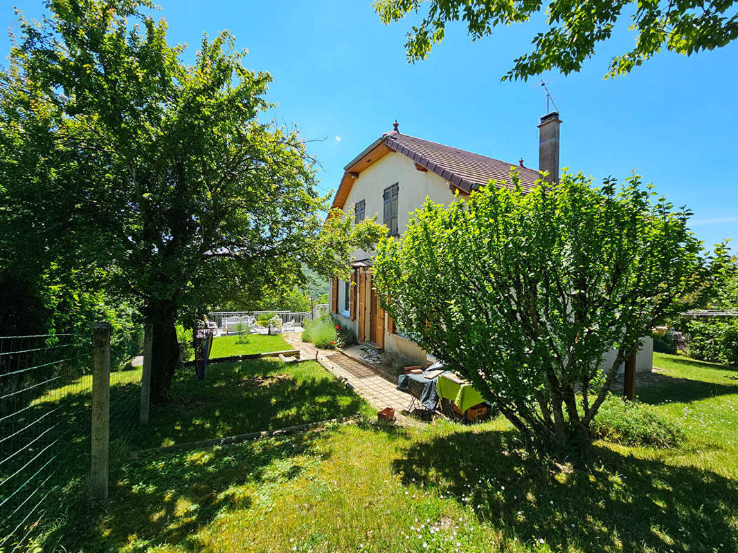 Maison à SAINT-GENIX-SUR-GUIERS