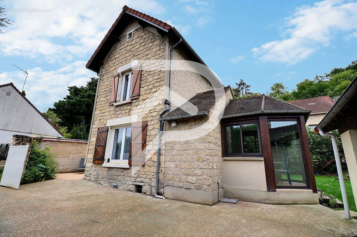 Maison à AUVERS-SUR-OISE